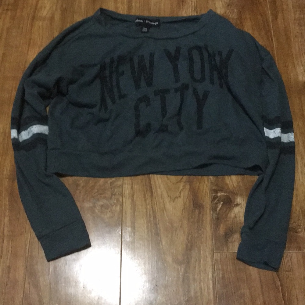 Green,black and white cropped shirt